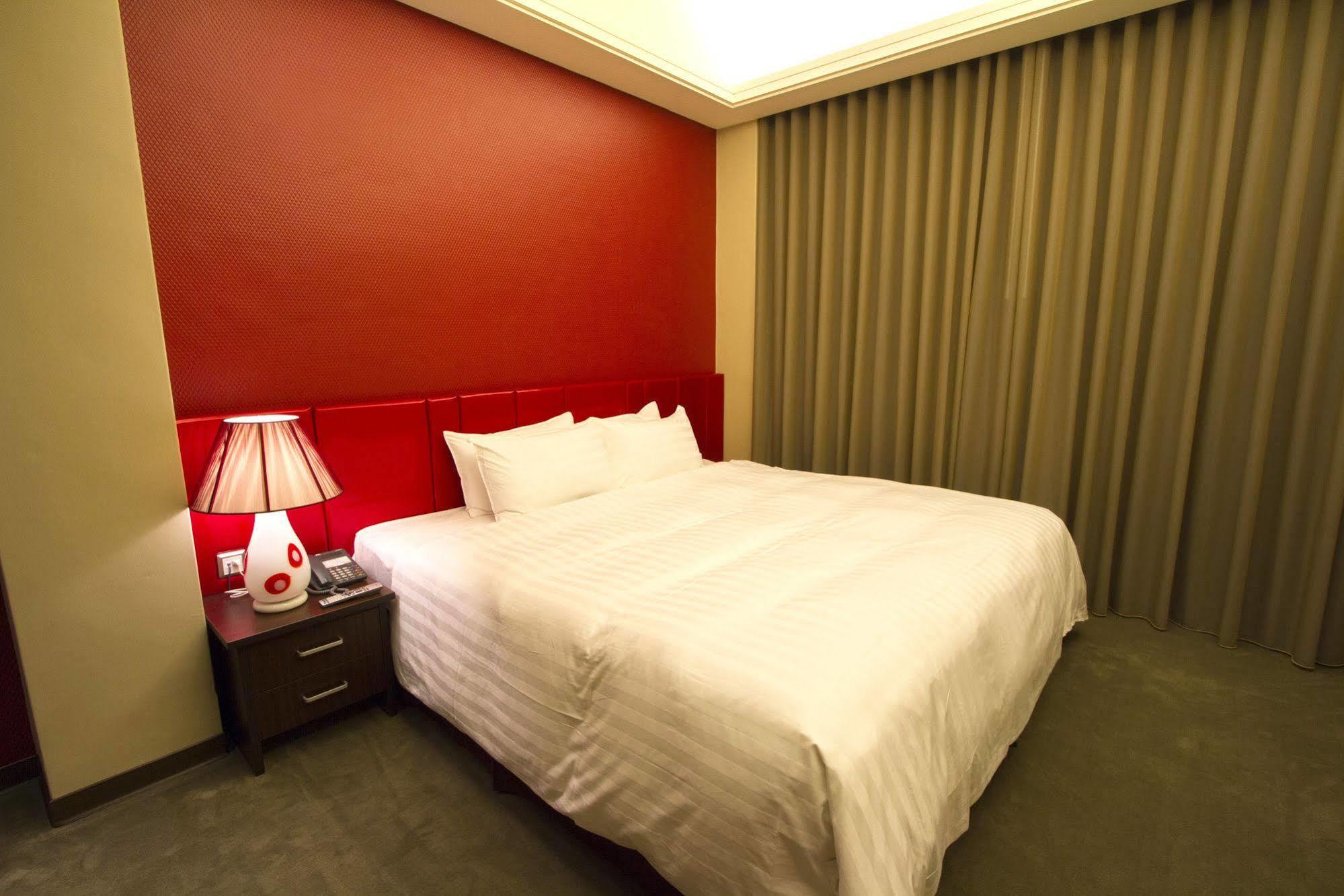 Hunt Champion Hotel Taichung Exterior photo